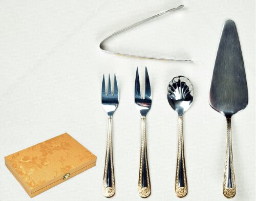 RL1154 (в кор.18наб.) - Десертный набор в подар.уп [01089413] RL1154 (в кор.18наб.) - Десертный набор в подар.упак.11пр., нерж.сталь 18/10, : Щипцы для сахара, льда - 1шт., Ложка для сахара - 1шт., Большая вилка десертная - 2шт., Лопатка для торта - 1шт., Вилка десертная - 6шт.