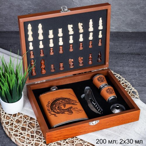 650512 (в уп.20шт.) - Фляжка 200мл. с шахматами + [01111035] 650512 (в уп.20шт.) - Фляжка 200мл. с шахматами + 4 стопки 30мл, воронка, открывалка /FL-181/, материал: металл.