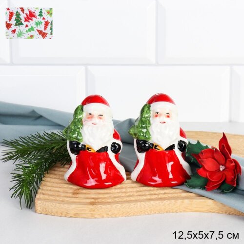 746897 (в уп.72шт.) - Набор для специй 2пр. Нового [01110459] 746897 (в уп.72шт.) - Набор для специй 2пр. Новогодний Дед мороз / 249281 /, размер: 12х5х7,5см, материал: керамика.