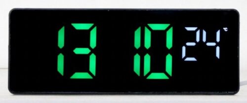 0715X черн-бел 6BL (в кор.1шт.) - Зеркальные свето [01105153] 0715X черн-бел 6BL (в кор.1шт.) - Зеркальные светодиодные часы. С показаниями времени, даты и температуры, которые переключаются через каждые 15 секунд поочередно. Материал корпуса: пластик.  Материал экрана: акрил зеркальный. Габаритные размеры (ВхШхГ): 15,9 х 6 х 2,6 см. Питание: от любого источника с USB (кабель USB в комплекте), от сети 220 В через адаптер
