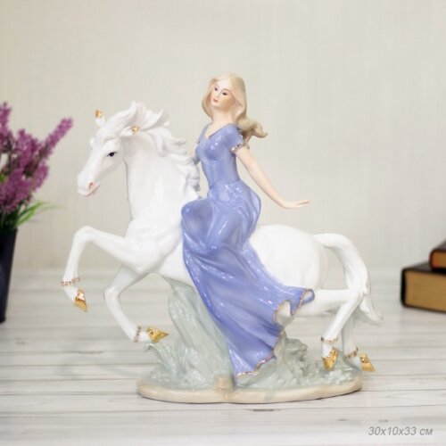 735830 (в уп.8шт.) - Статуэтка Дама на коне 30х10х [01110455] 735830 (в уп.8шт.) - Статуэтка Дама на коне 30х10х33см. / HW-7 /, материал: фарфор.