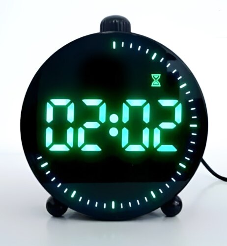 9013X-4BL черн-зел Будильник зеркальный,с датой, т [01111098] 9013X-4BL черн-зел Будильник зеркальный,с датой, температурой, функцией будильника и таймера прямого и обратного времени. Размеры: 110*130*45 мм. Особенность:24-ая индикация,установка 2 отдельных будильников. Двойное питание от USB-зарядного устройства или резервный аккумулятор от 3-х батареек ААА) для сохранения памяти времени.