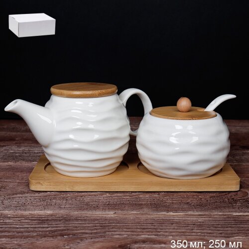 670533 (в уп.36шт.) - Чайник заварочный 350мл и са [01109555] 670533 (в уп.36шт.) - Чайник заварочный 350мл и сахарница 250 мл с ложкой / CF126 / на дерев. подставке, материал: керамика, дерево.