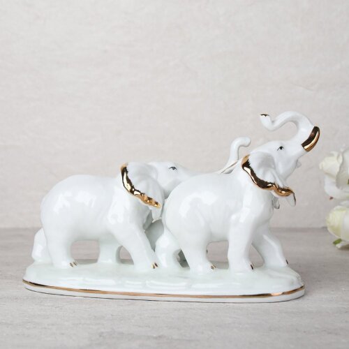 639324 (в уп.24шт.) - Статуэтка Семья слонов 12х19 [01105497] 639324 (в уп.24шт.) - Статуэтка Семья слонов 12х19см / B629 /, материал: фарфор.