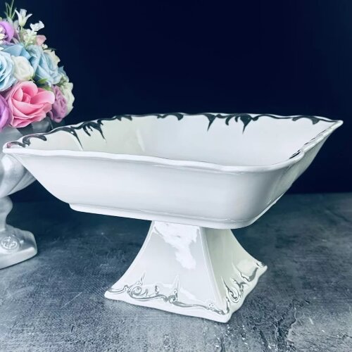 666-396 (в уп.4шт.) - Фруктовница квадратная 21см. [01106146] 666-396 (в уп.4шт.) - Фруктовница квадратная 21см. на ножке ARGENTO в под.упаковке, материал: фарфор.