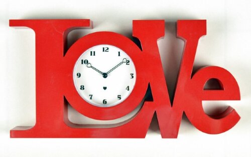 МС107 (в кор.6шт.) - Часы настенные &quot;LOVE&quot;, размер [01086930] МС107 (в кор.6шт.) - Часы настенные "LOVE", размер: 40,5х21х5см., материал: пластик, стекло, кварцевый бесшумный механизм с плавным ходом.