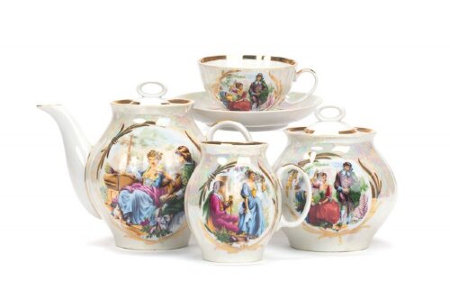 03016 (в уп.1наб.) - Сервиз чайный 15пр. Белый леб [01095294] 03016 (в уп.1наб.) - Сервиз чайный 15пр. Белый лебедь "Прогулка в усадьбе" на 6 персон: Чайник 1000мл - 1 шт, сахарница 750мл - 1шт, чашка чайная 275мл - 6шт, сливочник 300мл - 1шт, блюдце 150мм - 6шт.