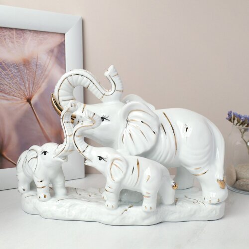 653784 (в уп.18шт.) - Статуэтка Слоны 23x16,5см. / [01109946] 653784 (в уп.18шт.) - Статуэтка Слоны 23x16,5см. / W1024 /, материал: фарфор.