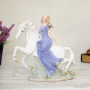 735830 (в уп.8шт.) - Статуэтка Дама на коне 30х10х [01110455]