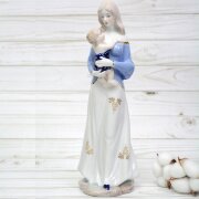 682546 (в уп.12шт.) - Статуэтка  дама с младенцем [01104208]