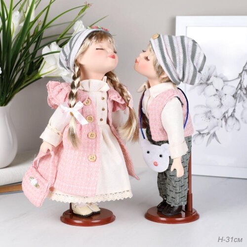 674569 (в уп.24наб.) - Сувенир коллекционный H=31с [01110086] 674569 (в уп.24наб.) - Сувенир коллекционный H=31см, набор 2шт. /1215-6/ розовое платье, материал: керамика, полимер, металл.