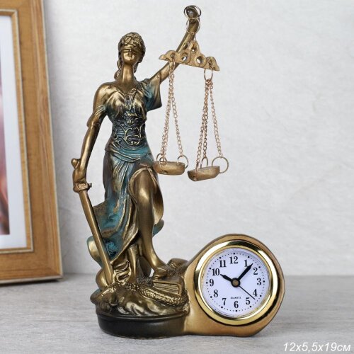 650215 (в уп.24шт.) - Часы статуэтка Фемида 19,5x1 [01109815] 650215 (в уп.24шт.) - Часы статуэтка Фемида 19,5x13x7 / ZB-190 /, материал: полистоун.
